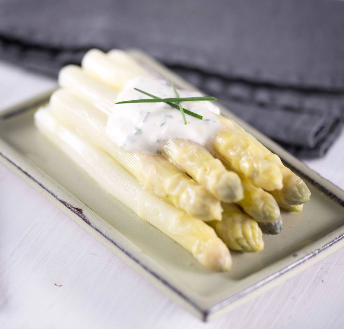 Asperge blanche sauce moutarde